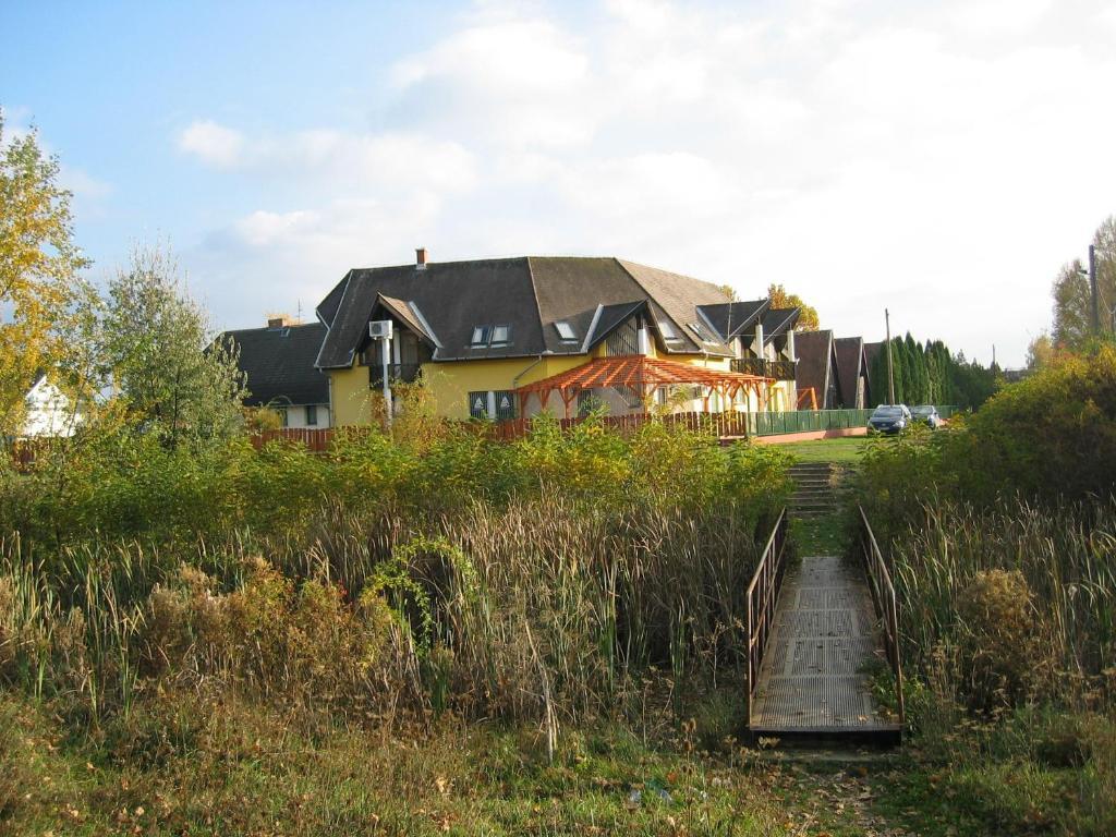 Abadszaloki Vitorlas Vendeghaz Hotel Exterior foto