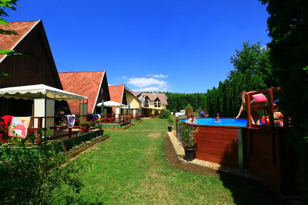 Abadszaloki Vitorlas Vendeghaz Hotel Exterior foto